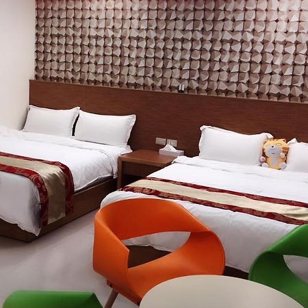 荳蔻年華 Apartment Tainan Bagian luar foto