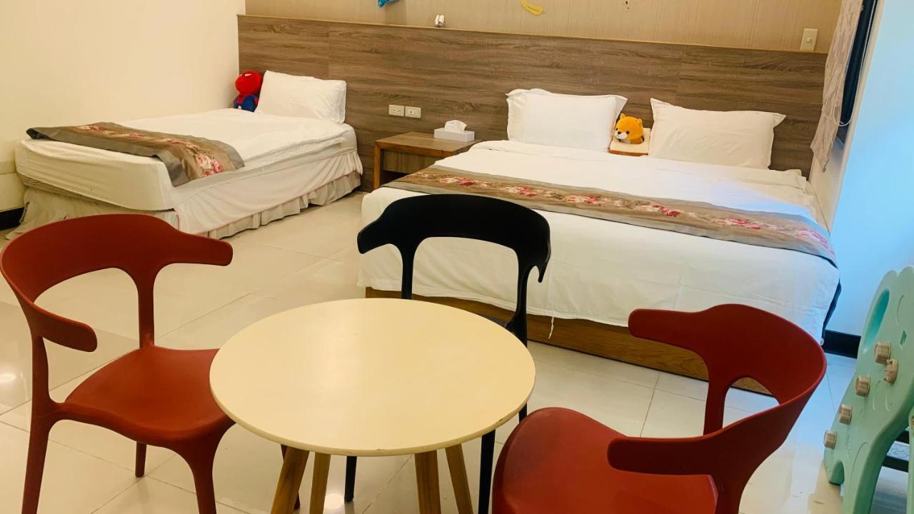 荳蔻年華 Apartment Tainan Bagian luar foto