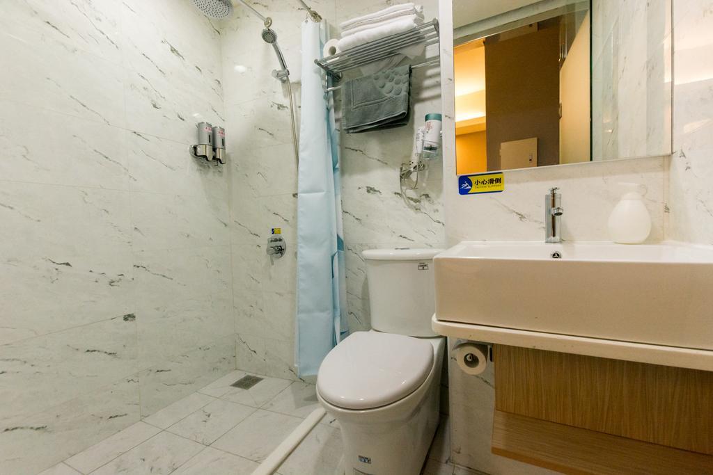 荳蔻年華 Apartment Tainan Bagian luar foto
